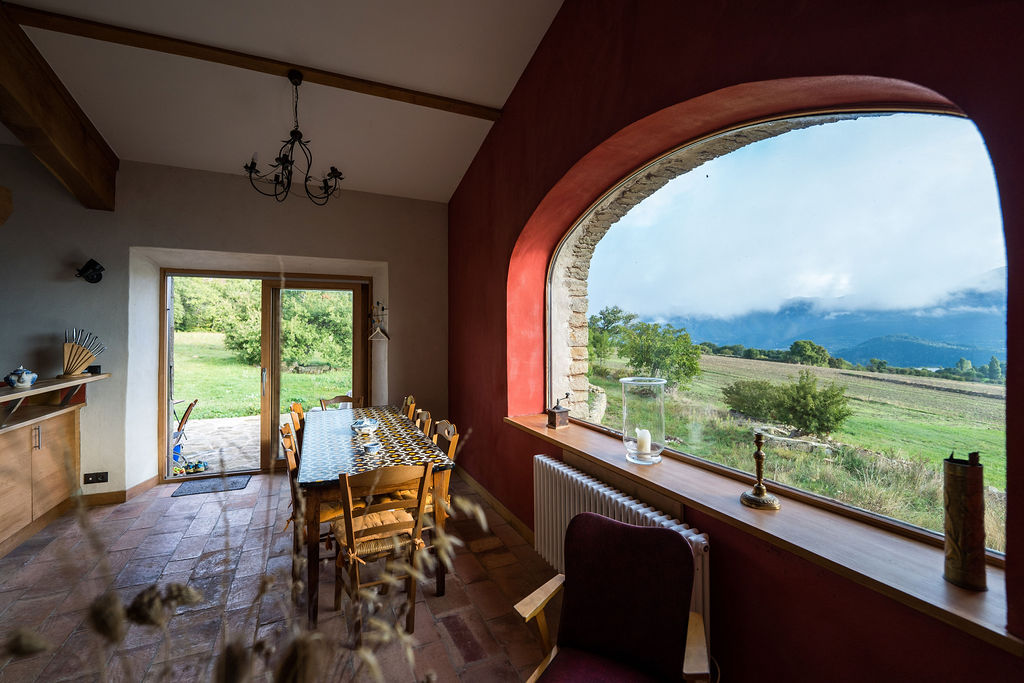 Salle à manger et paysage